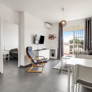 1 Bedroom In Verano Azul, Free Wi-fi Apartamento Nerja
